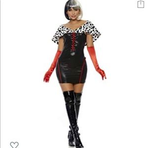 Cruella devil costume with wig